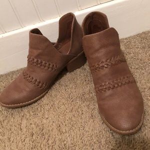 Universal Threads ankle cutout booties